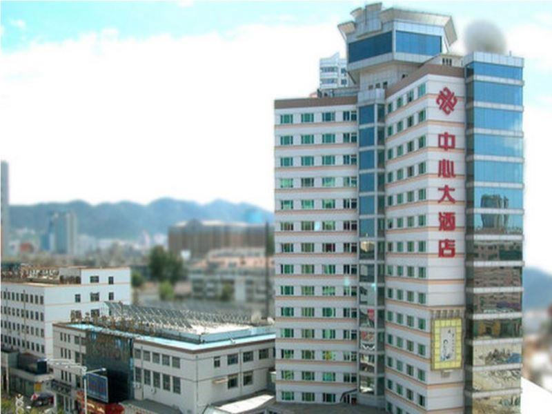 The Center Grand Hotel Yantai Exterior photo